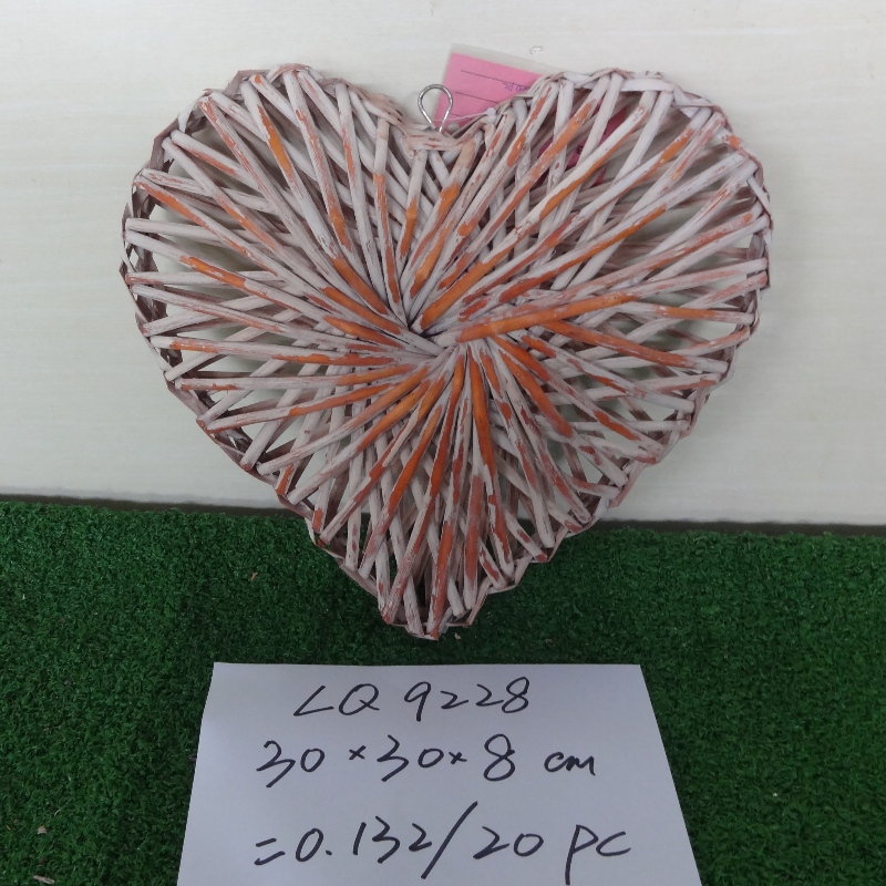 Ръчно изработена украса във формата на сърце за сватби