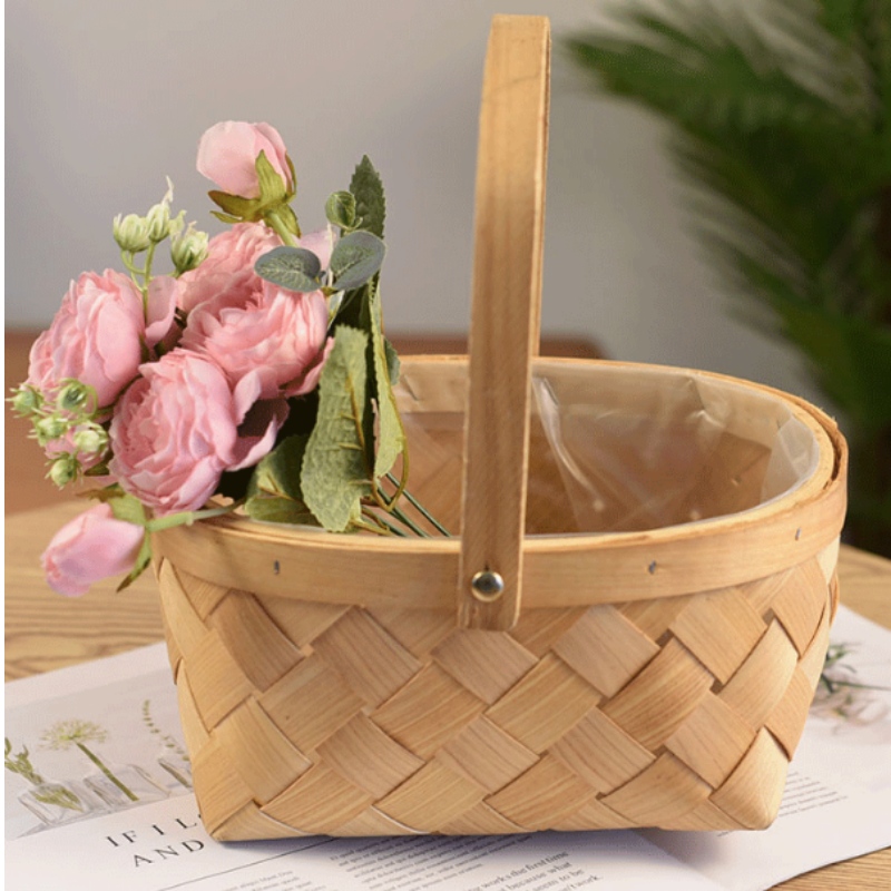 Ръчно изработена флорална кошница за домашен декор